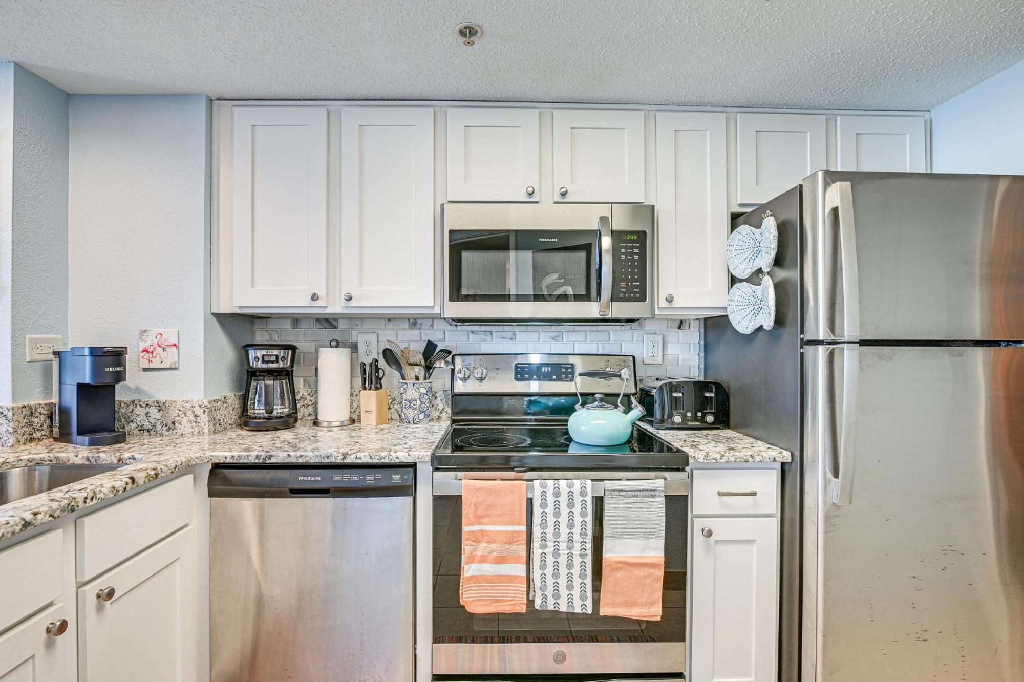 Beachy Condo With Pool Access And Steps To Boardwalk! شاطئ ميرتل المظهر الخارجي الصورة